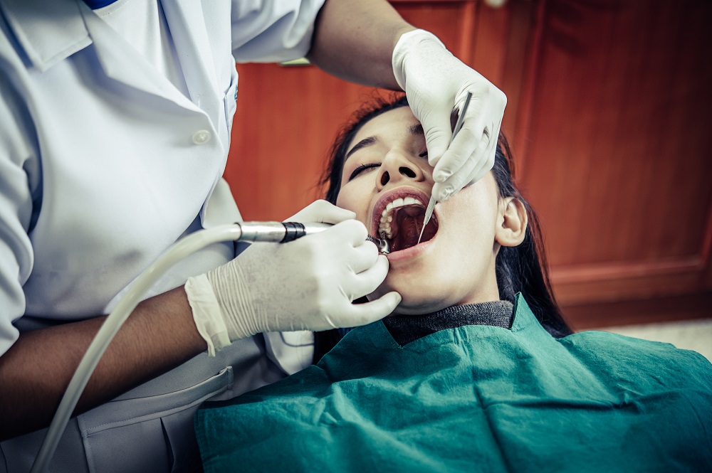 woman taking wisdom teeth removal treatment